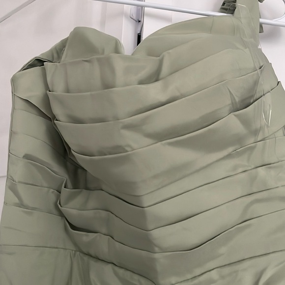 Sage green dresss 
Off the shoulder 
Long tail dress - Picture 1 of 4